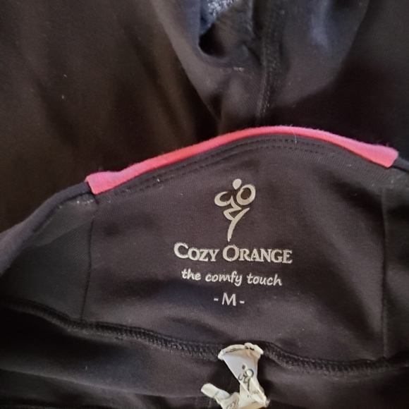 Cozy Orange shorts perfect for running or working - Picture 4 of 4